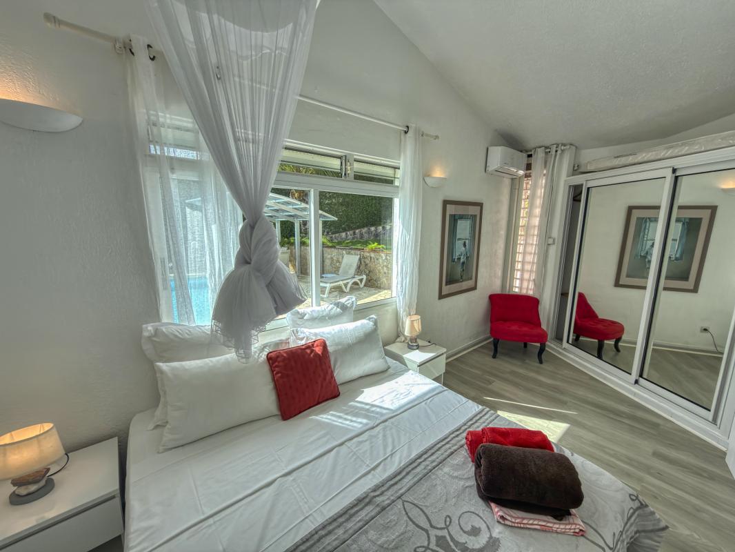 26.Location Villa piscine vue mer Ste Anne Guadeloupe_Chambre 2 vue mer